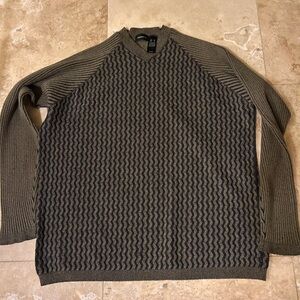 Claiborne Men's V-Neck Sweater in Olive and Black Pattern